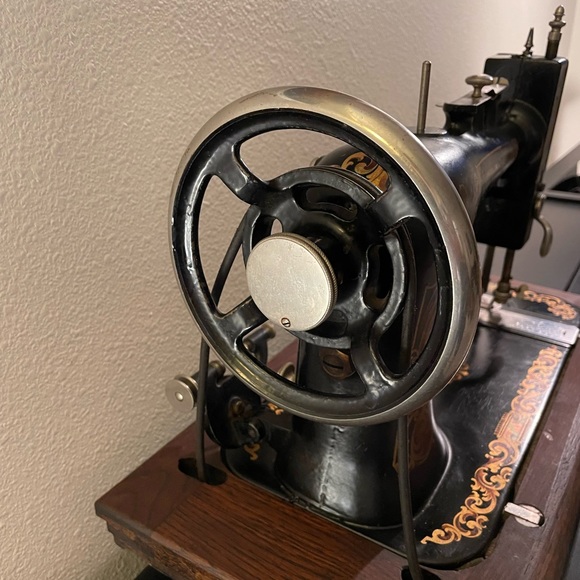 Riverside Vintage Rotary Sewing Machine - Picture 2 of 6